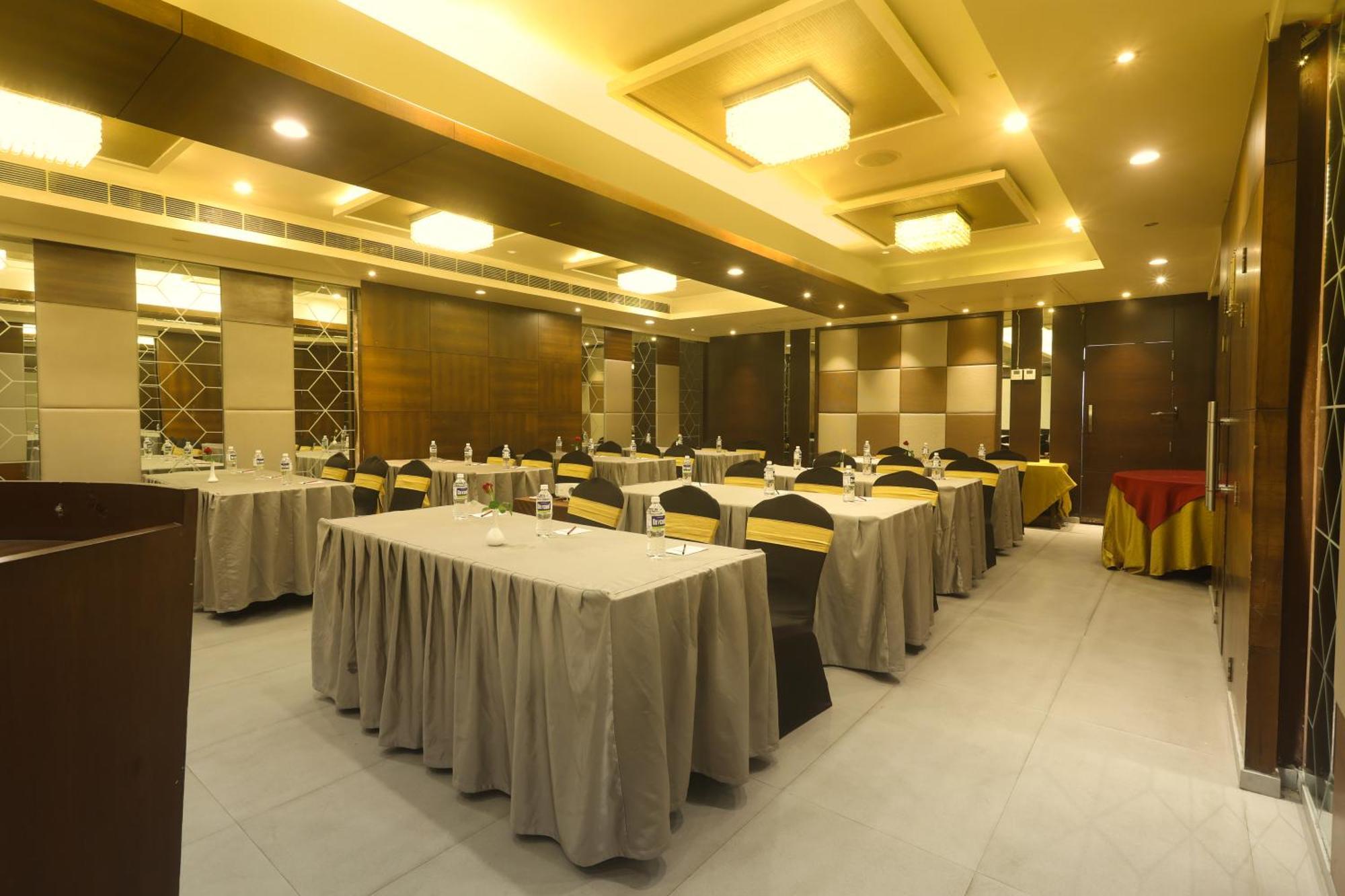 Orbett Hotel Pune Exterior foto