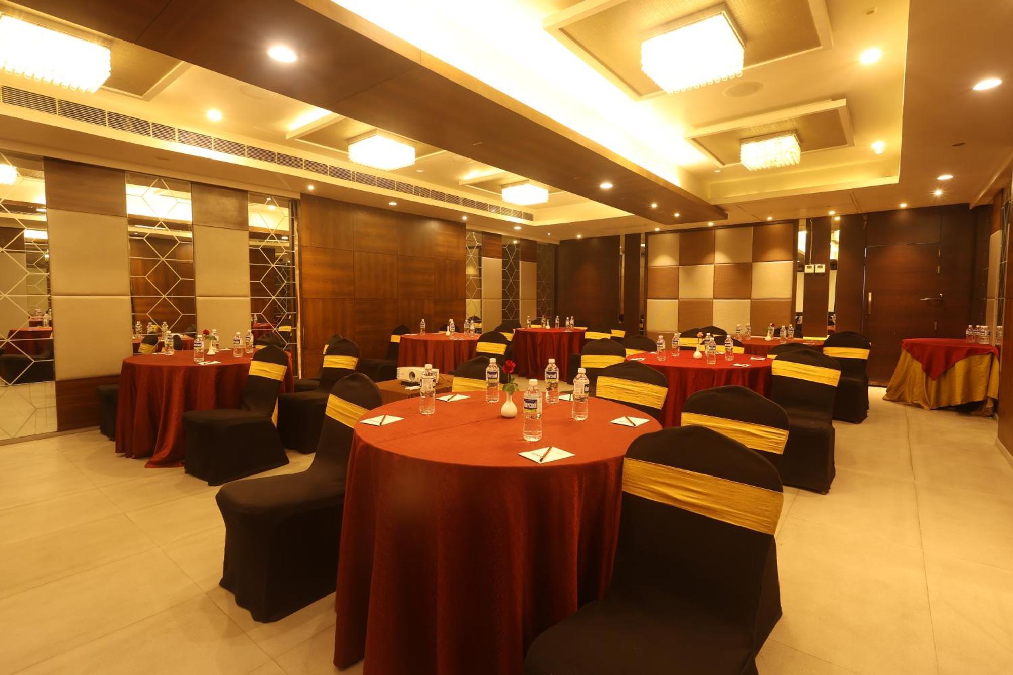 Orbett Hotel Pune Exterior foto